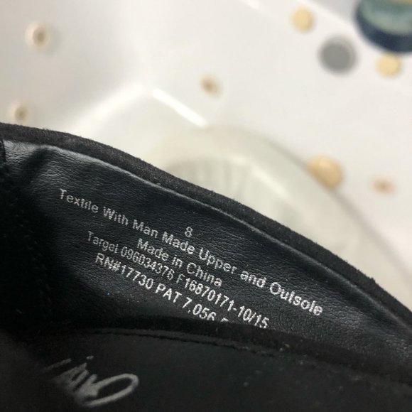 BLACK PUMPS SIZE 8 1/2 - Picture 2 of 3